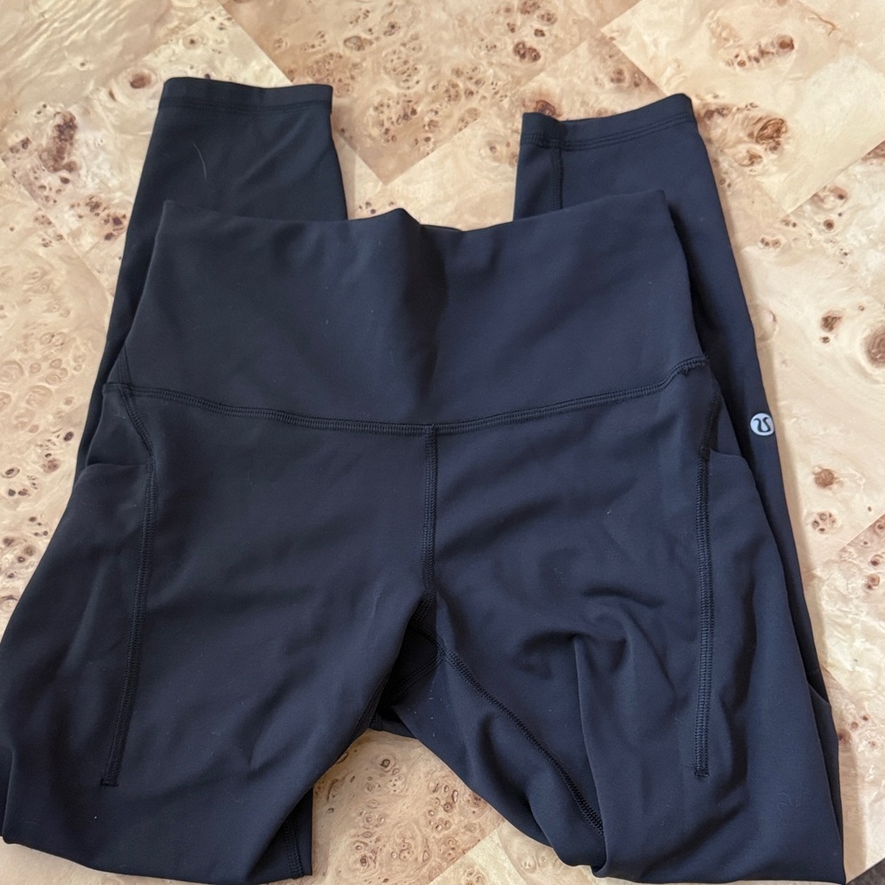 Lululemon Wunder Under high rise black leggings with side pockets; Size 6, 25”